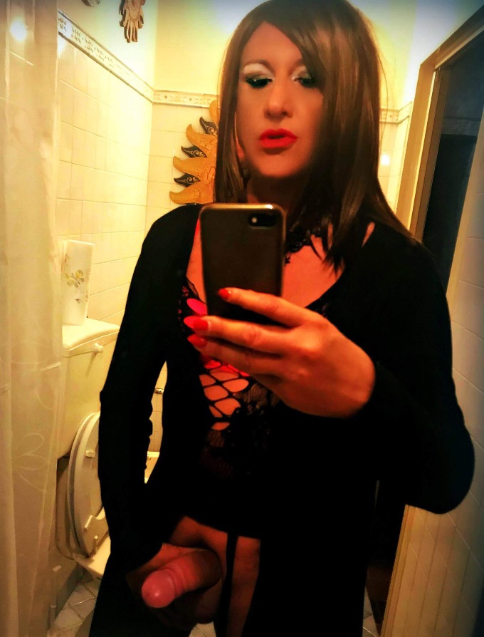 Annuncio Escort Ads - Novit? ???? GIULY TRANS ???? BOCCA CALDA PER POMPINI NATURALI ???? LATO B + 69 ??DOTATISSIMA??