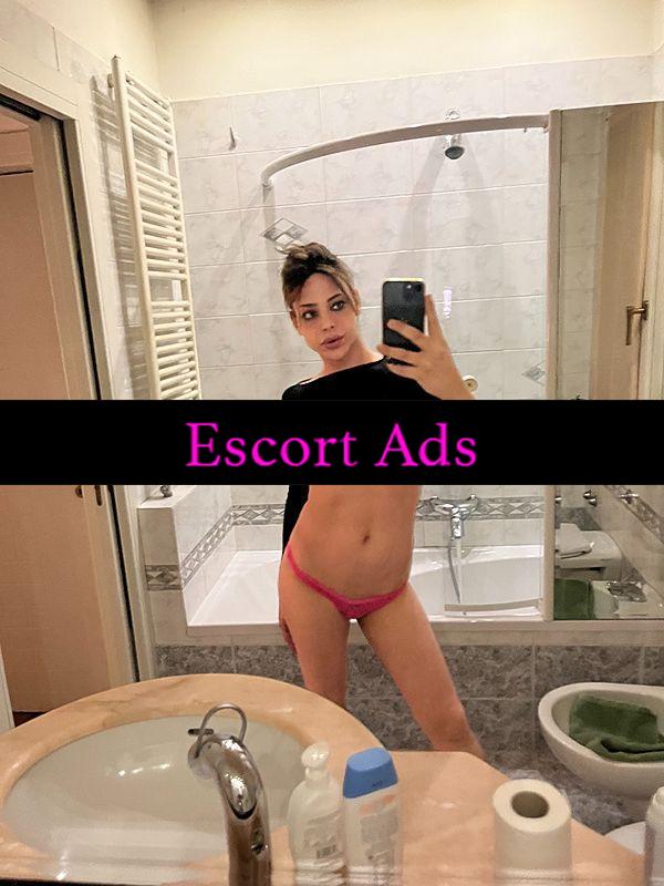 Annuncio Escort Ads - Nicole trans italiana femminile e arrapante amante dei preliminari lenti e golosi no anonimo