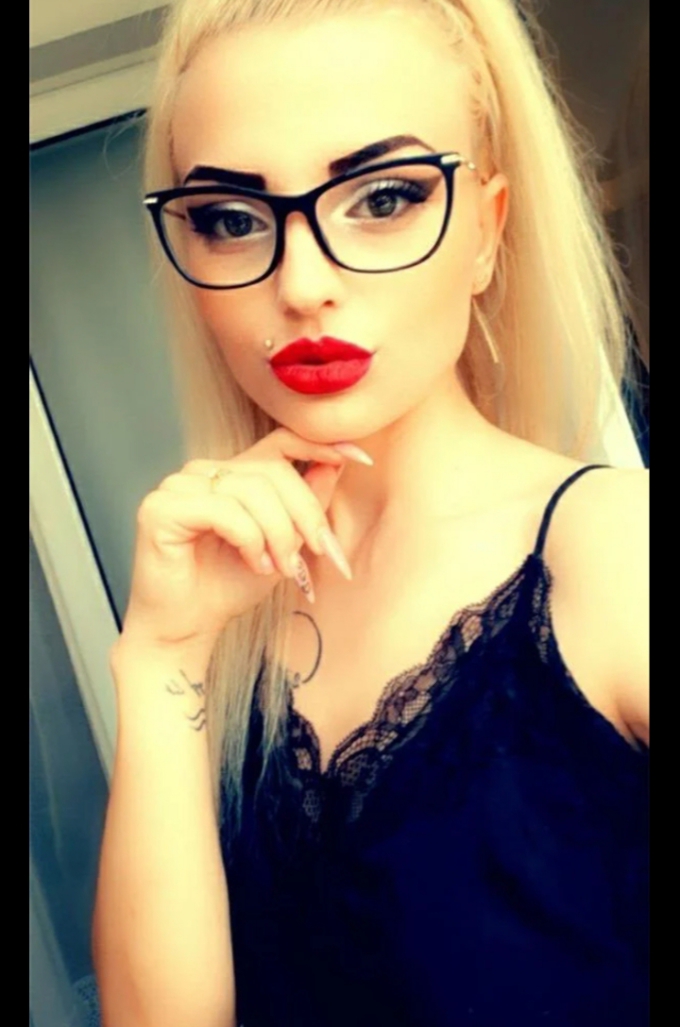 Annuncio Escort Ads - psicologa part time e troia nel tempo libero Ciao ti sei scopato una vera psicologa.