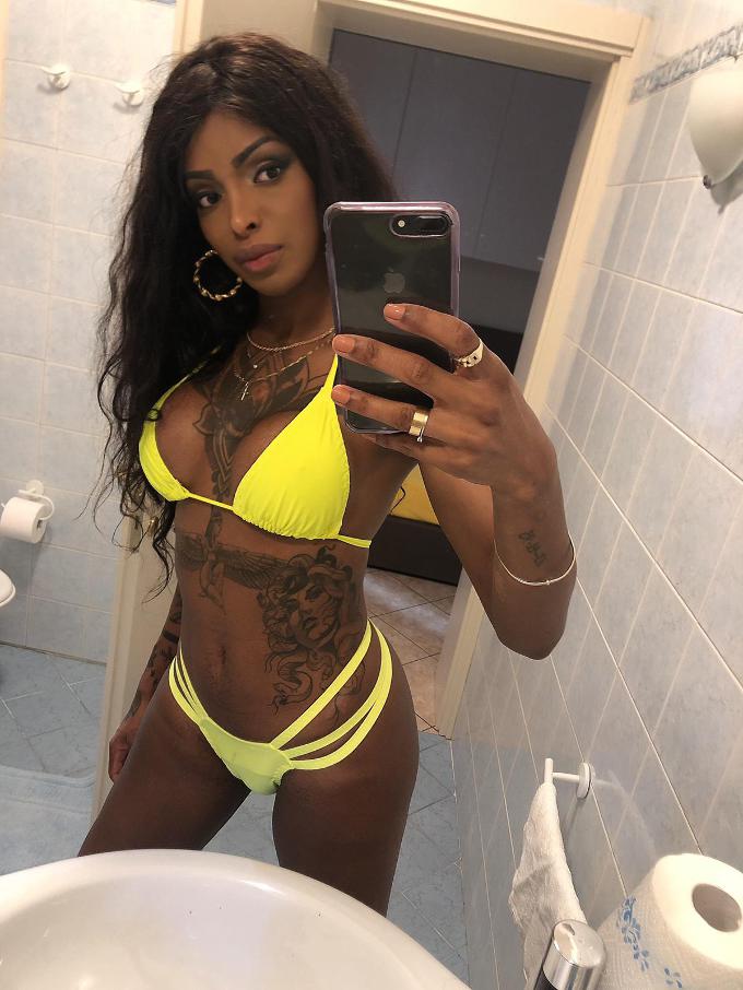 Annuncio Escort Ads - NEW..PERLA una splendida Trans di 26 anni (brasiliana)...appena arrivata...completissima, 22cm di banana attiva anche passiva fino tardi