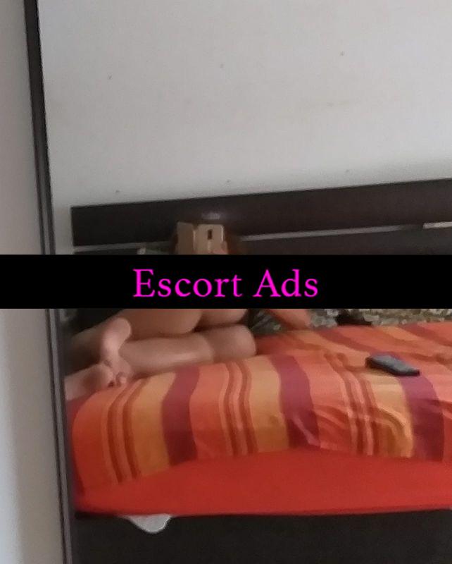 Annuncio Escort Ads - MILF VOGLIOSA DI CAZZ