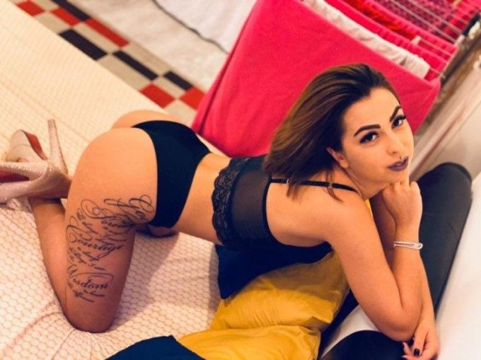Annuncio Escort Ads -   DOLCE E PORCELLINA   B   I   A   S   E  X   Y  VERE POMPE GOLOSE  