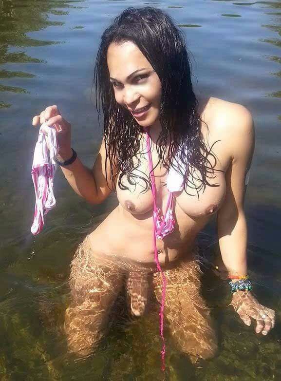 Annuncio Escort Ads - BOMBA SEXY ???? BEATRICE TRANS .. GRANDISSIMA POMPINARA ????? + LATO-B STRETTO ???? ? NOVITA -- POCHI GIORNI i????